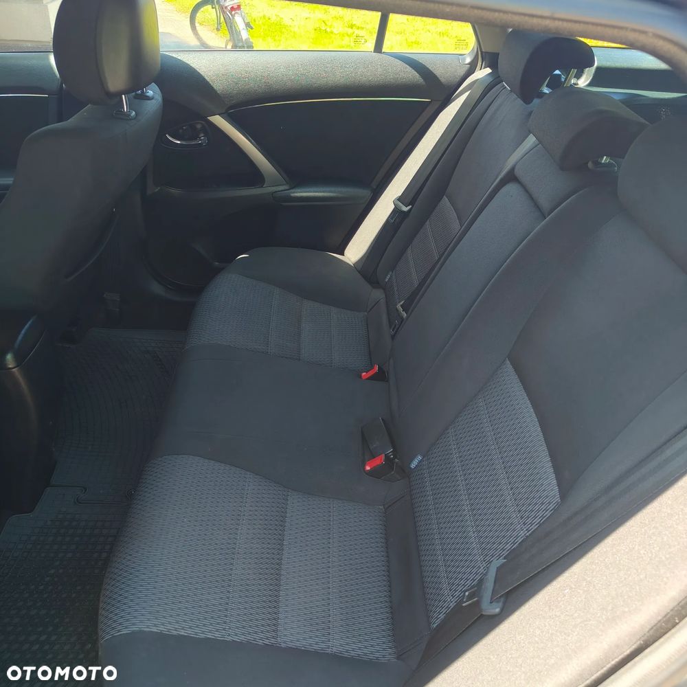 Toyota Avensis 2.0 D-4D Luna - 13