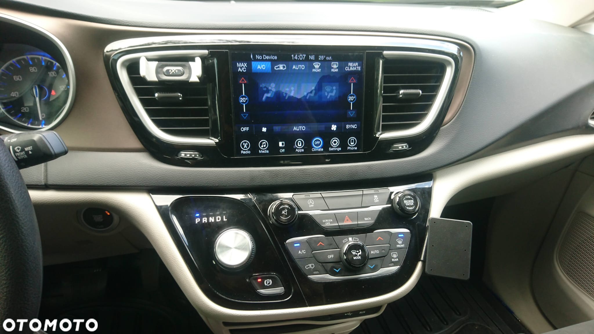 Chrysler Pacifica - 12