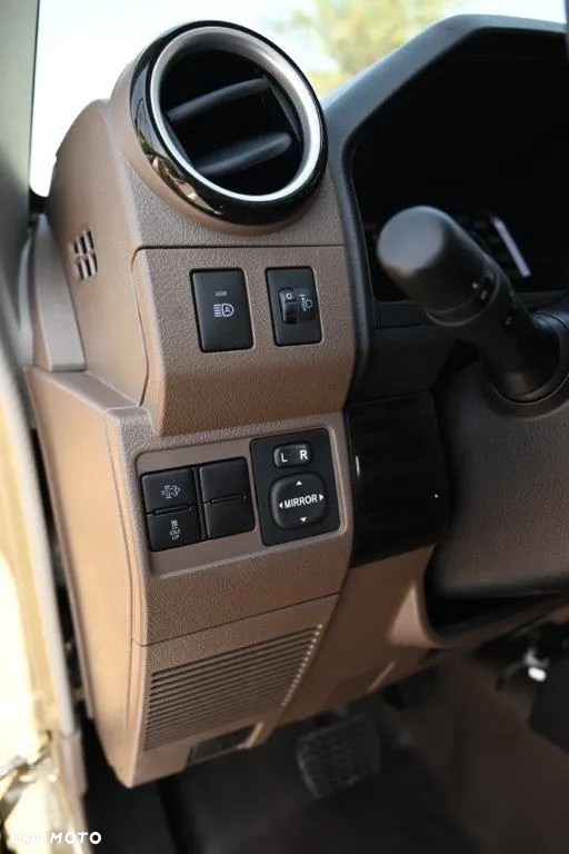 Toyota Land Cruiser - 19
