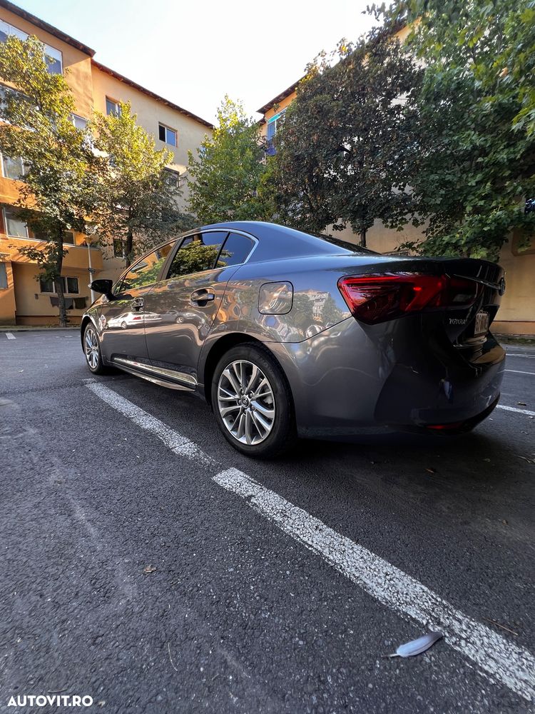 Toyota Avensis 2.0 D-4D Executive - 6