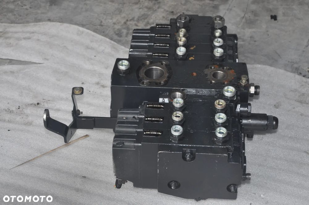 Rozdzielacz Hydrauliczny Deutz Fahr 9340 TTV  Rexroth R917007116 - 4