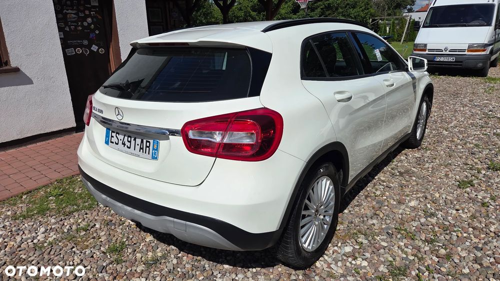 Mercedes-Benz GLA 180 Style - 2