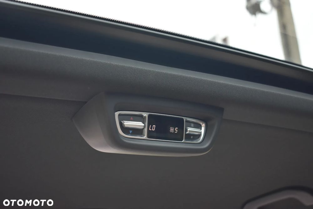 Mercedes-Benz Klasa V 300 d 4-Matic Exclusive 9G-Tronic (d³ugi) - 32