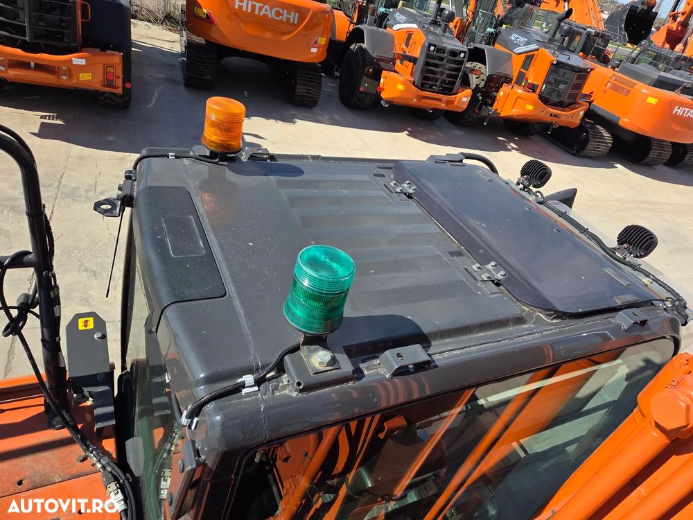 Hitachi ZX210, 23t, cupa NOUA 1,3mc, CUPLA RAPIDA, camere spate si laterale, inst picon, CONSUM MEDIU 9,6l/h, senile 80% ok doar 988h deplasare, 3 pompe hidr HITACHI, antifurt, motor ISUZU, ad sapare 7m, ridica 14t, STARE BUNA,leasing 4ani-83.900 EUR+Tva - 40
