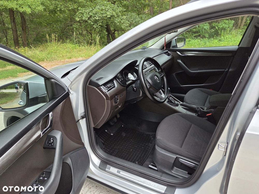 Skoda Octavia Scout 2.0 TDI 4x4 DSG - 8