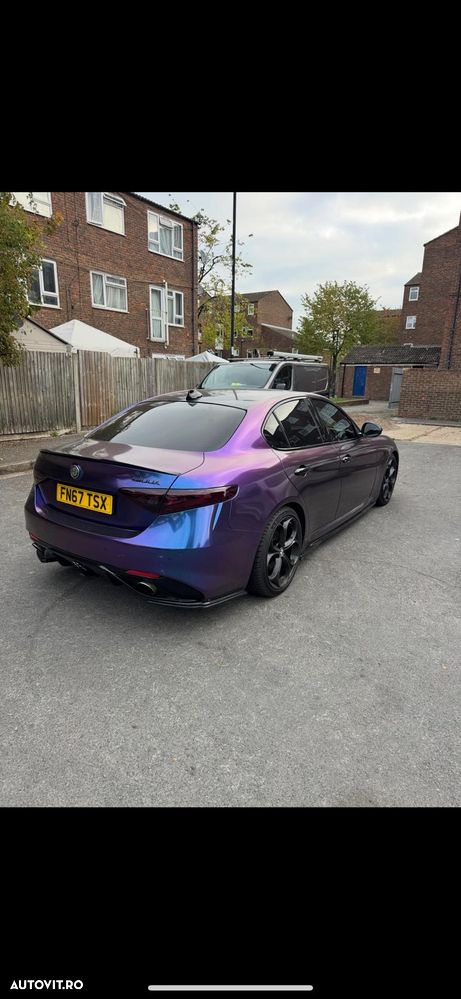Alfa Romeo Giulia 2.0 Turbo 16V AT8-Q4 Veloce - 4