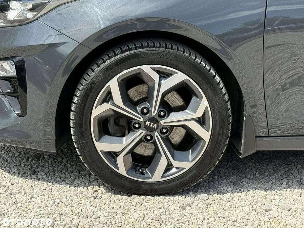 Kia Ceed - 9