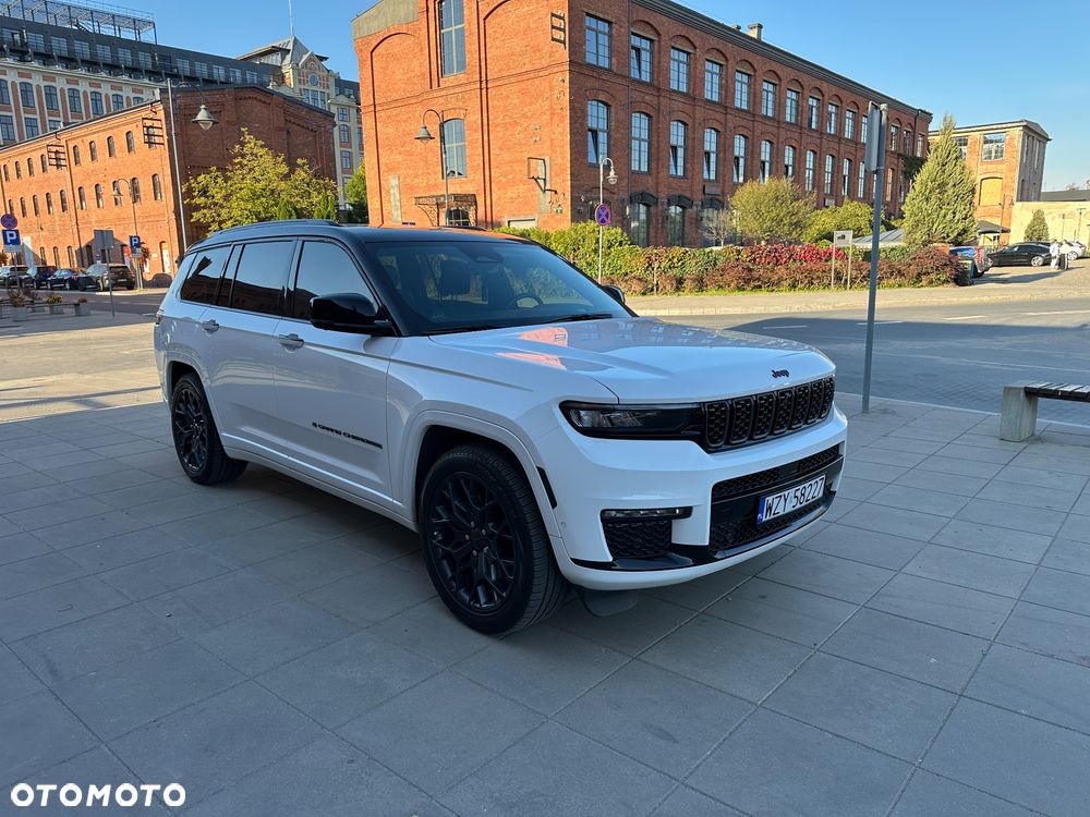 Jeep Grand Cherokee - 23