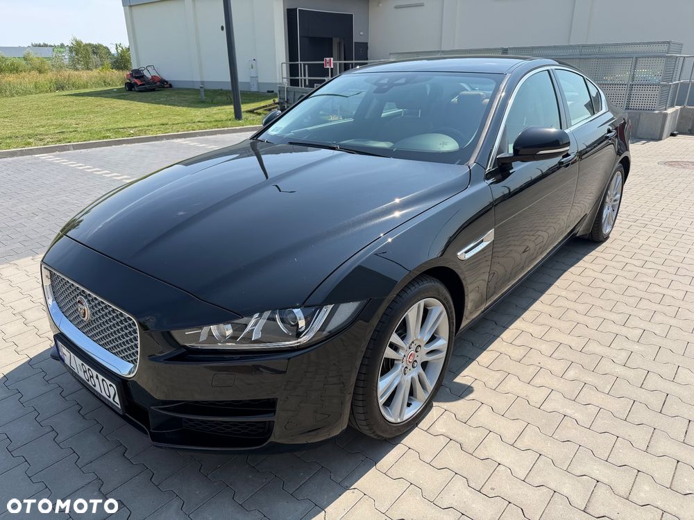 Jaguar XE 2.0 T Portfolio - 22