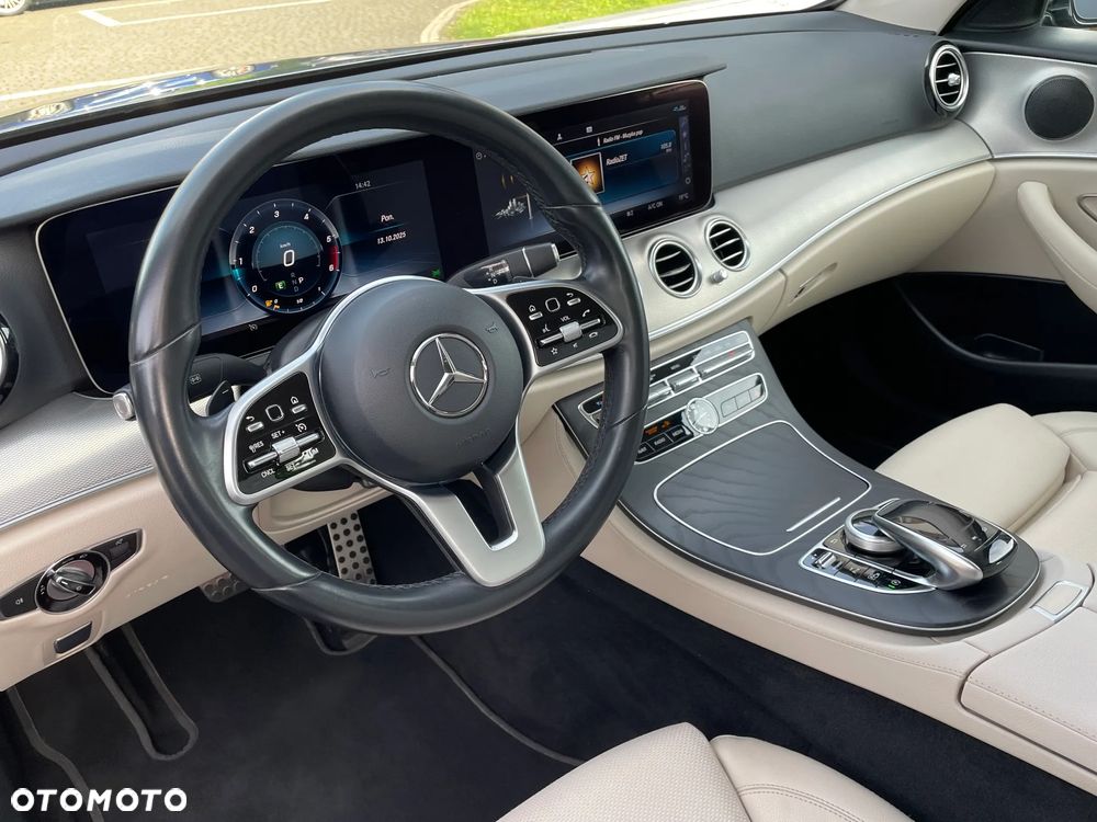 Mercedes-Benz Klasa E 220 d 4-Matic 9G-TRONIC - 34