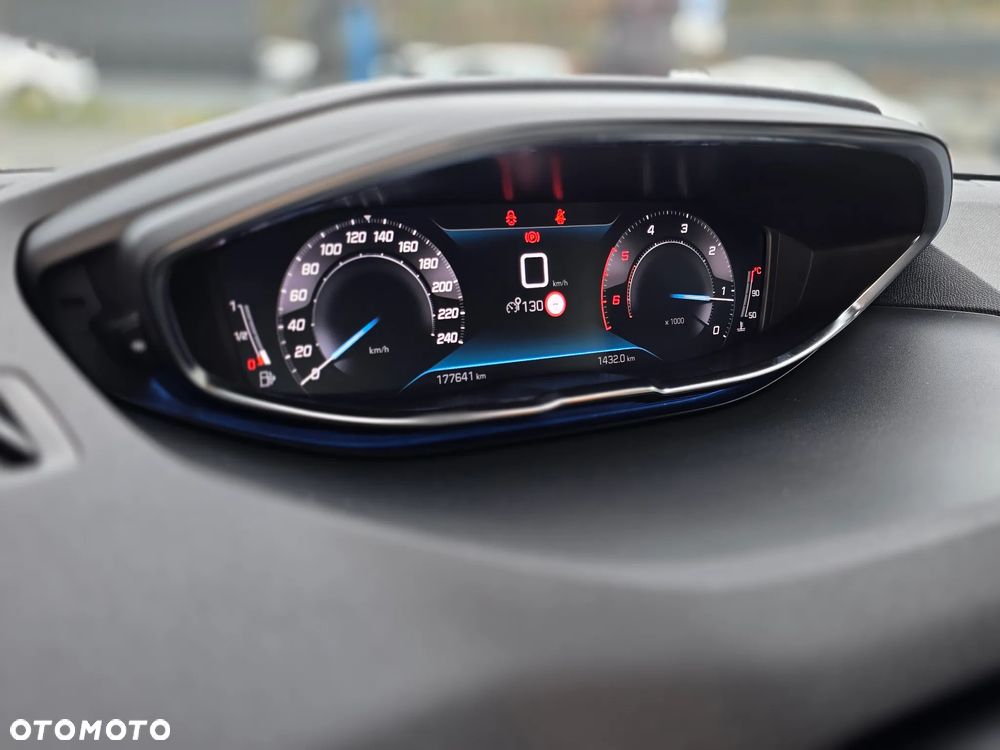 Peugeot 3008 1.5 BlueHDi Allure Pack S&S - 26