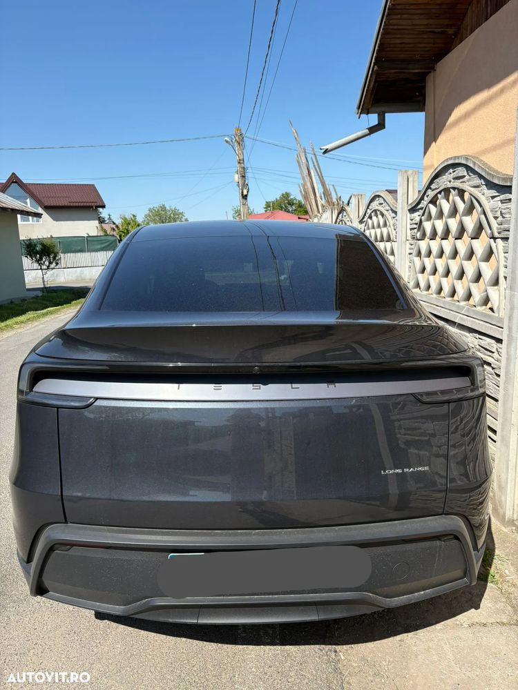 Tesla Model Y - 3