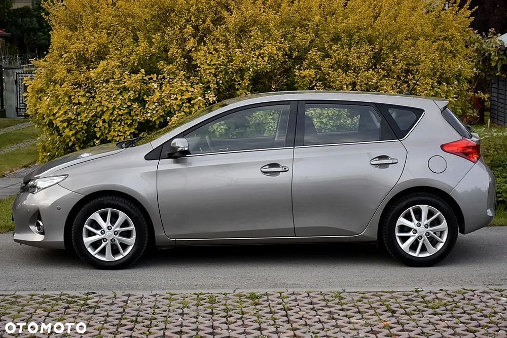 Toyota Auris 1.6 Executive - 14