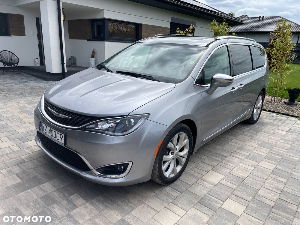 Chrysler Pacifica - 16