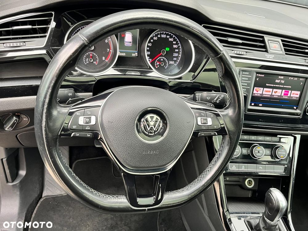 Volkswagen Touran - 26