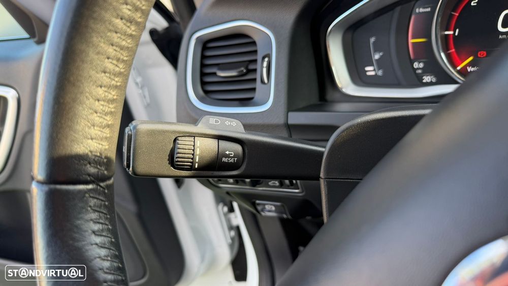 Volvo V60 2.4 D6 Momentum AWD Phev - 26