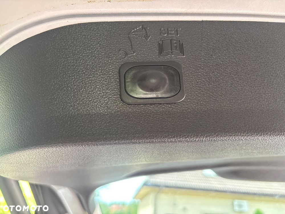 Ford Kuga 2.0 TDCi 2x4 Titanium - 23
