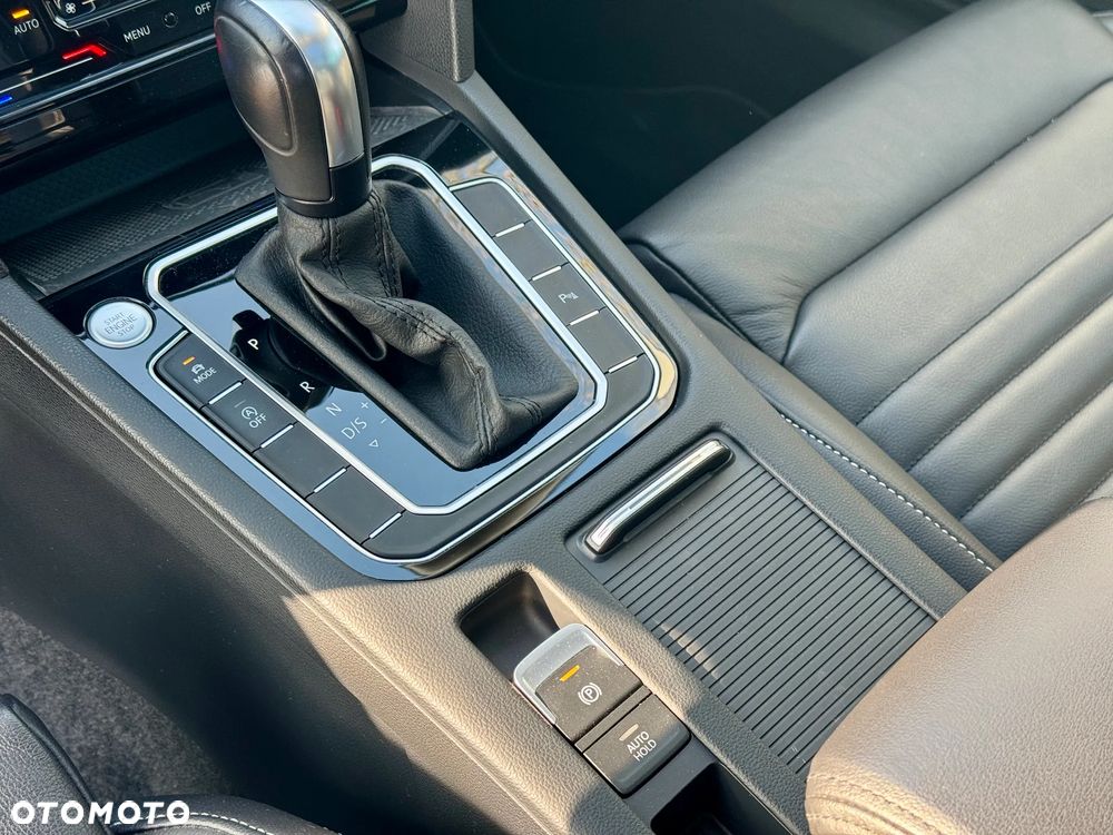 Volkswagen Passat 2.0 TDI SCR DSG - 27