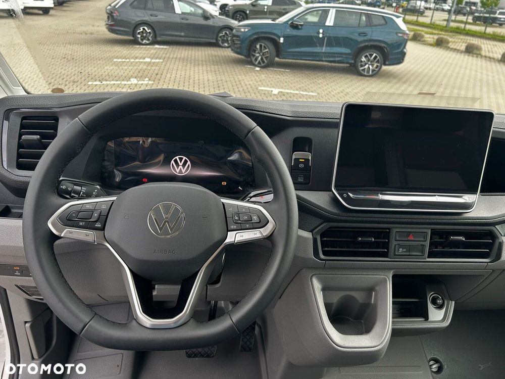 Volkswagen Crafter Podwozie z pojedynczą kabiną silnik: 2,0 l EURO VI SCR 163 KM / skrzynia biegów: Przedni napęd automatyczna 8-biegowa rozstaw osi: 4490 mm - 10