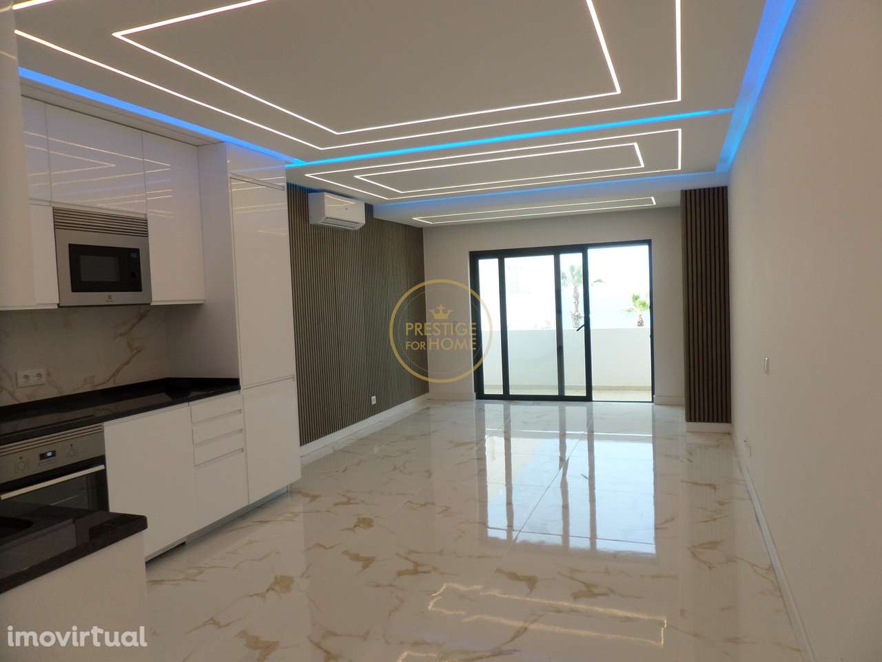 Apartamento remodelado com vista mar de 180 situado no Calçadão de Qua - Grande imagem: 2/29