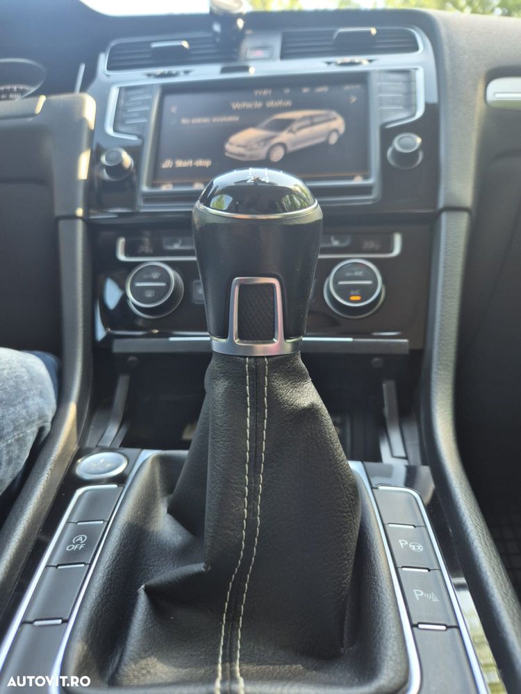 Volkswagen Golf - 22
