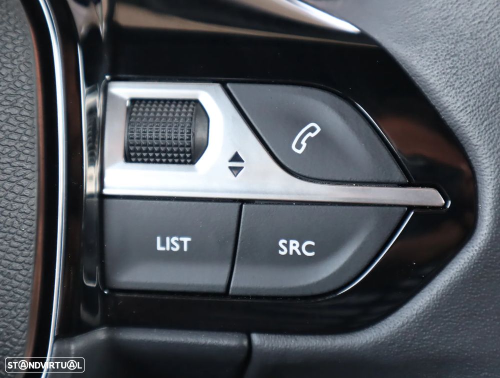 Peugeot e-2008 Allure - 35