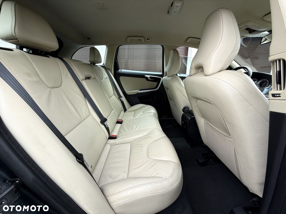 Volvo XC 60 DRIVe Momentum - 23