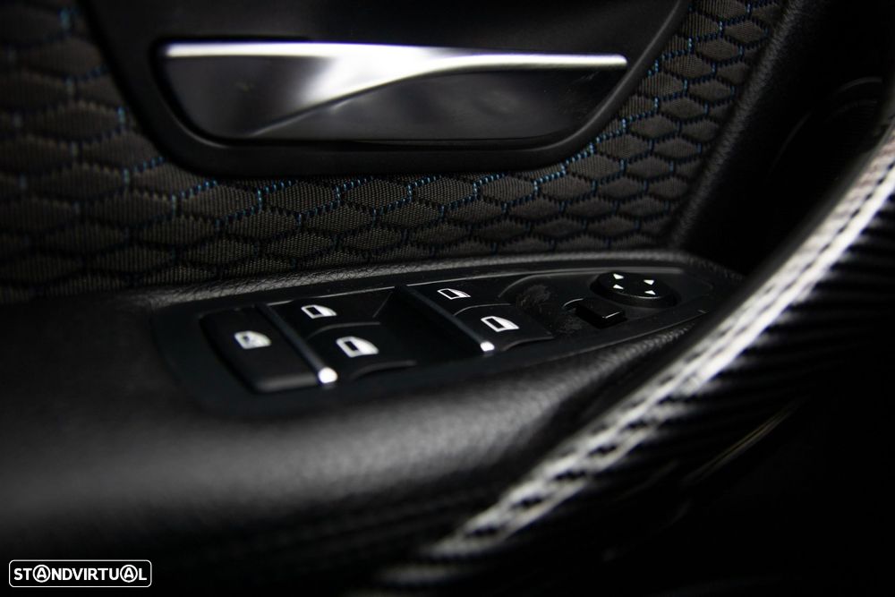 BMW 330 e iPerformance Pack M - 30