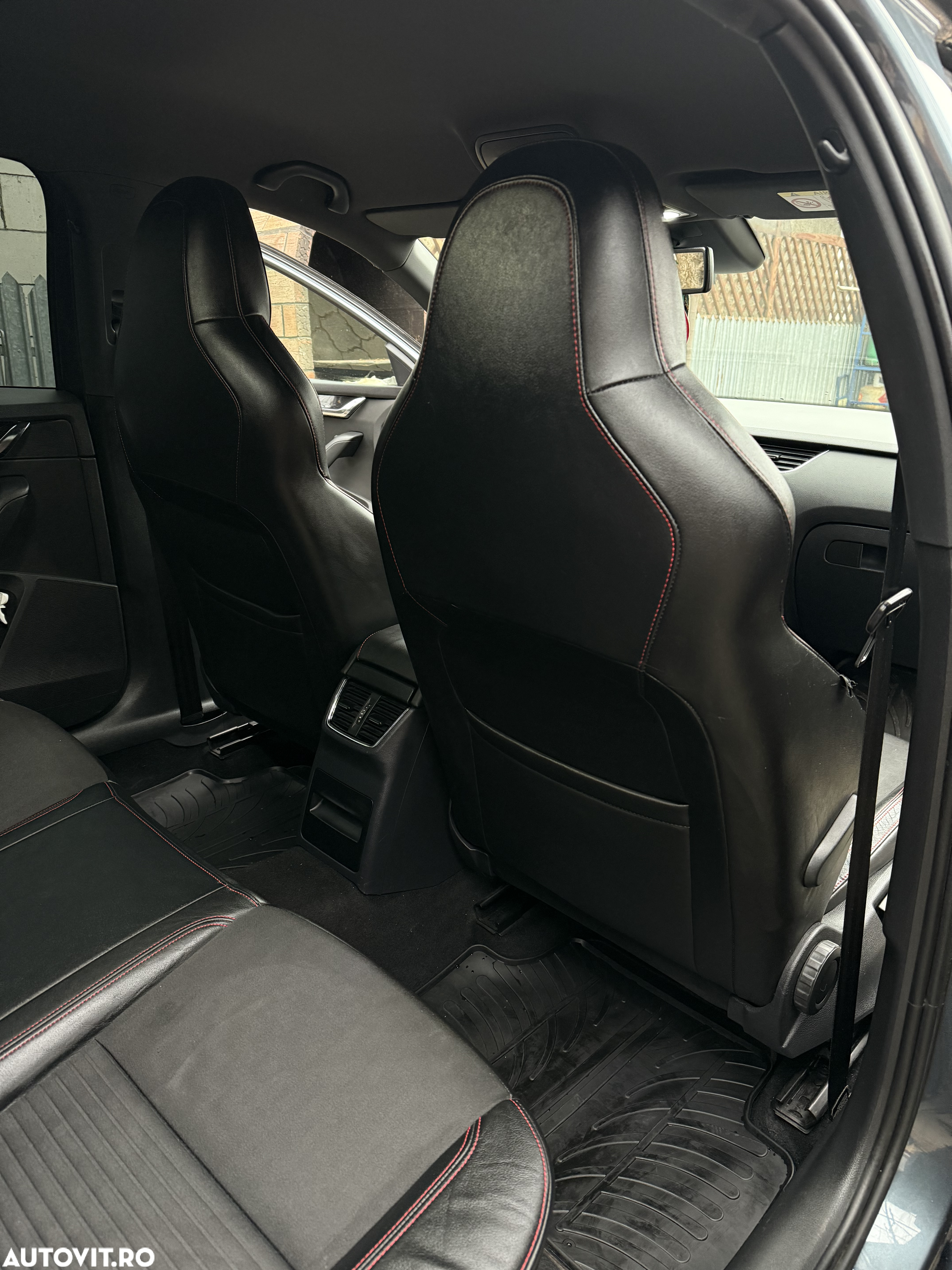 Skoda Octavia 2.0 TDI DSG RS - 8