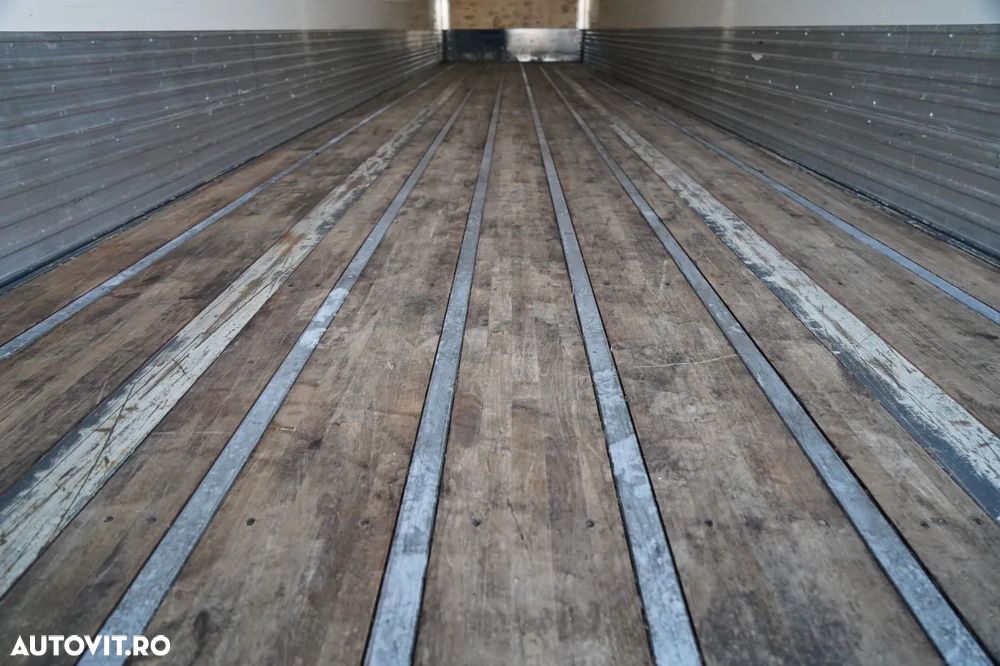 Fruehauf / SEMIREMORCĂ FURGON / STANDARD / PLATFORMĂ HIDRAULICĂ DHOLLANDIA - 1.500 KG / PODEA REZISTENTĂ (HEAVY-DUTY) / SAF / - 18