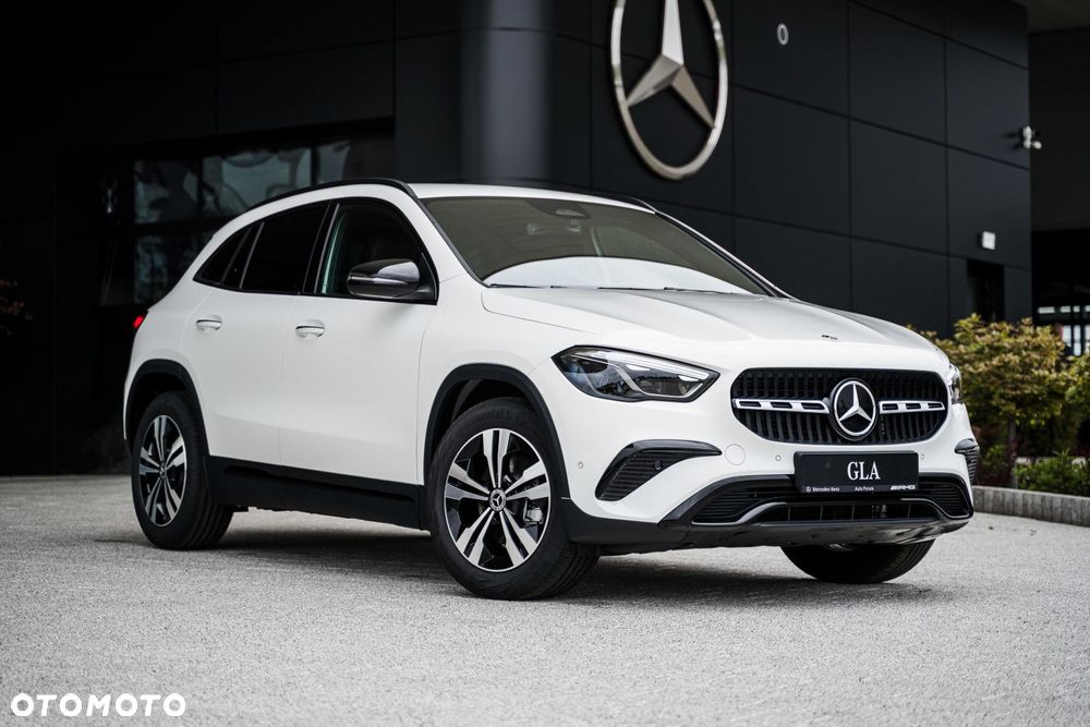 Mercedes-Benz GLA - 8