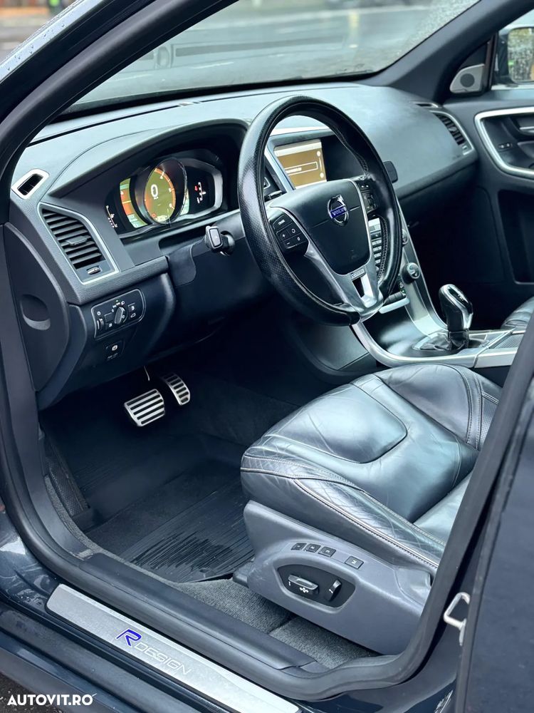 Volvo XC 60 D5AWD R-Design - 4