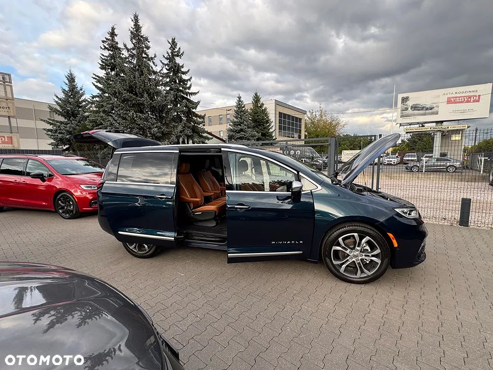 Chrysler Pacifica - 22
