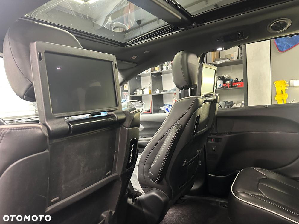 Chrysler Pacifica - 26