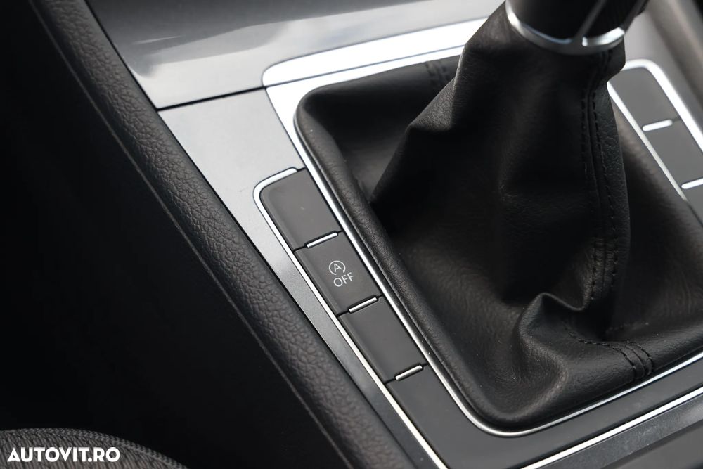 Volkswagen Golf 1.6 TDI SCR Comfortline - 26