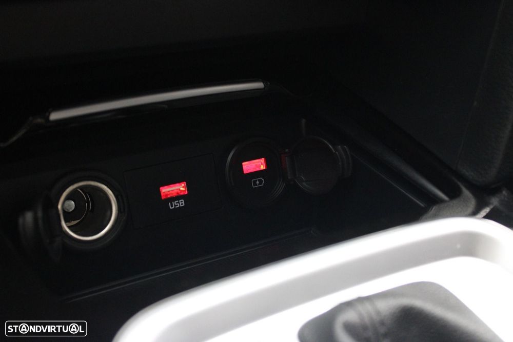 Kia XCeed 1.6 GDi PHEV Drive — fotografia 26