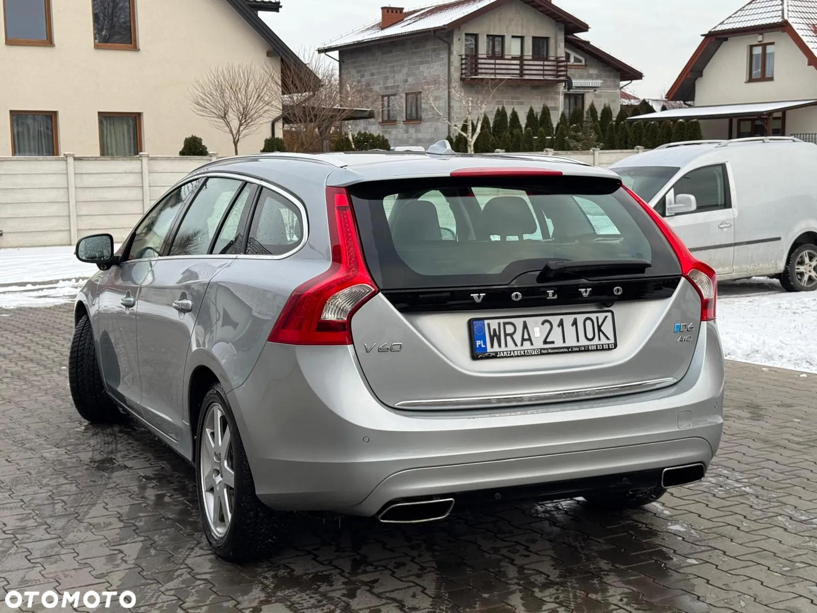 Volvo V60 D6 AWD Plug-in Hybrid R-Design Summum - 6