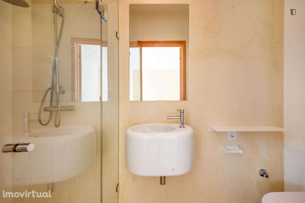 Quarto - localizado em São Bento Lisbon - Grande imagem: 4/12