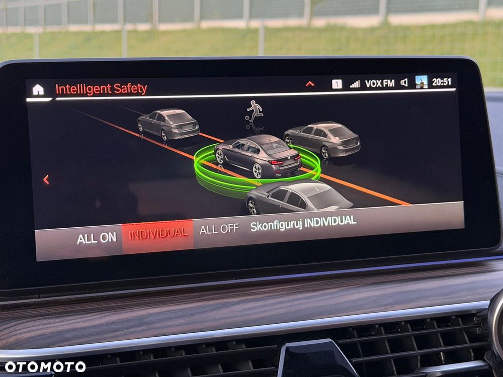 BMW Seria 5 M550i xDrive - 35