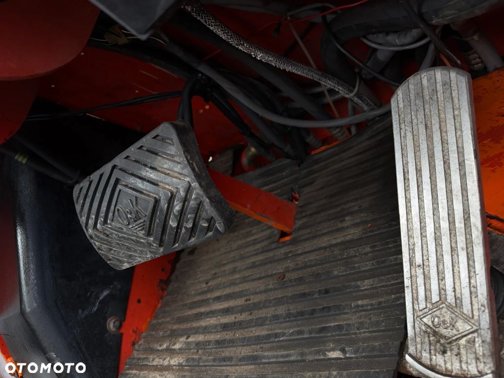O&K V80 Wózek Widłowy Niemiecki Producent O&K. Silnik DEUTZ 90 km. Udźwig 8 ton. Gabarytowo mała maszyna z Wielkim udźwigiem. Podwójne Koła. Regulacja wideł i Karetki Hydrauliczna. Maszt TRIPLEX. niski przebieg 5790h. Maszyna Pochodzi z Norweskiej Komuny! Nie posiada luzów i wycieków Jazda Hydrostatic. Stan Perfekcyjny! DIESEL. Opony Nowe. Okazja - 39