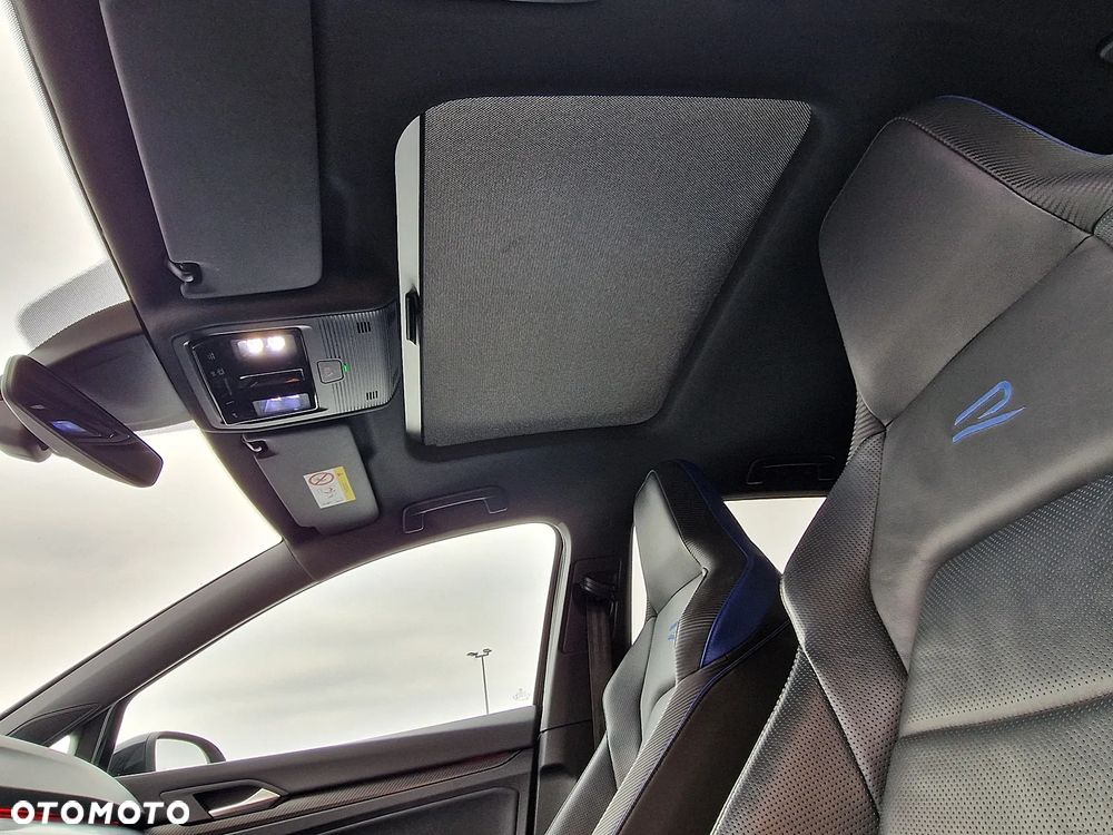 Volkswagen Golf - 22