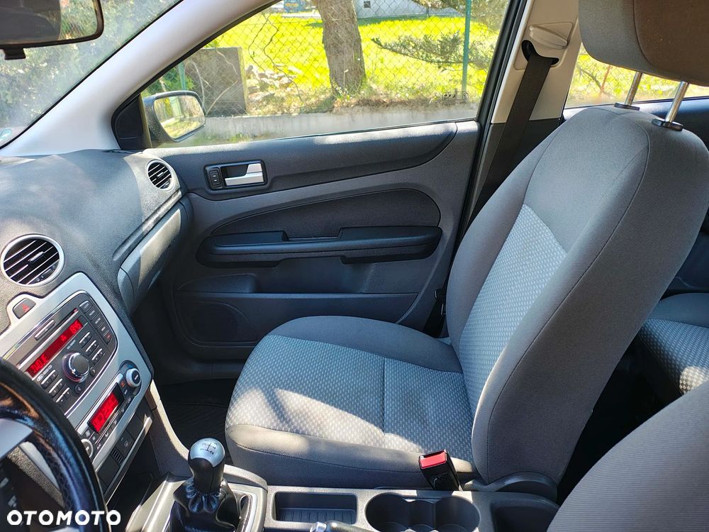 Ford Focus 1.6 16V Ghia - 30