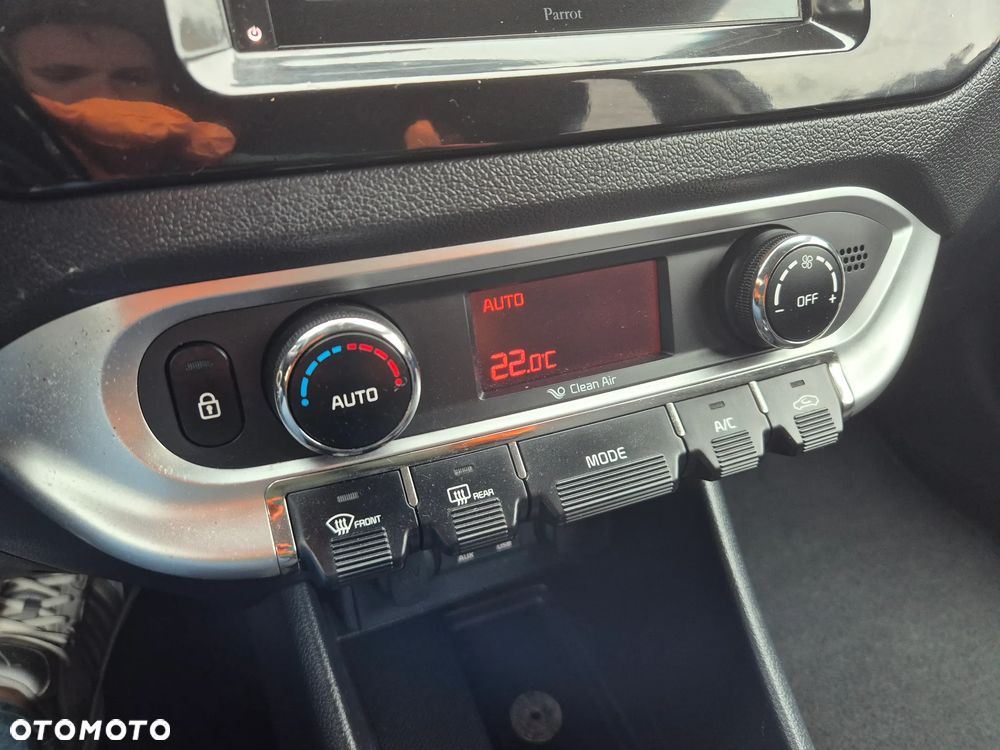 Kia Rio 1.2 Dream Team Edition - 11