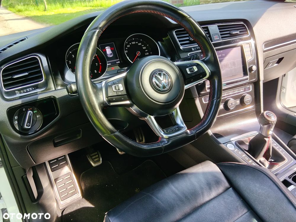 Volkswagen Golf - 17