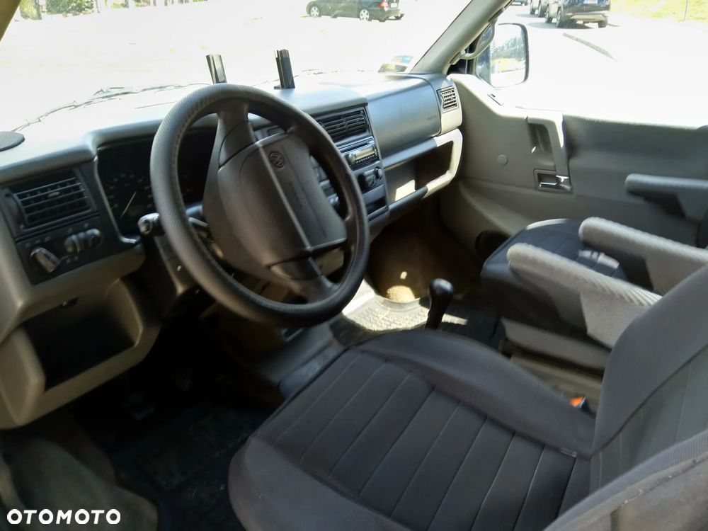 Volkswagen Multivan Standard - 12