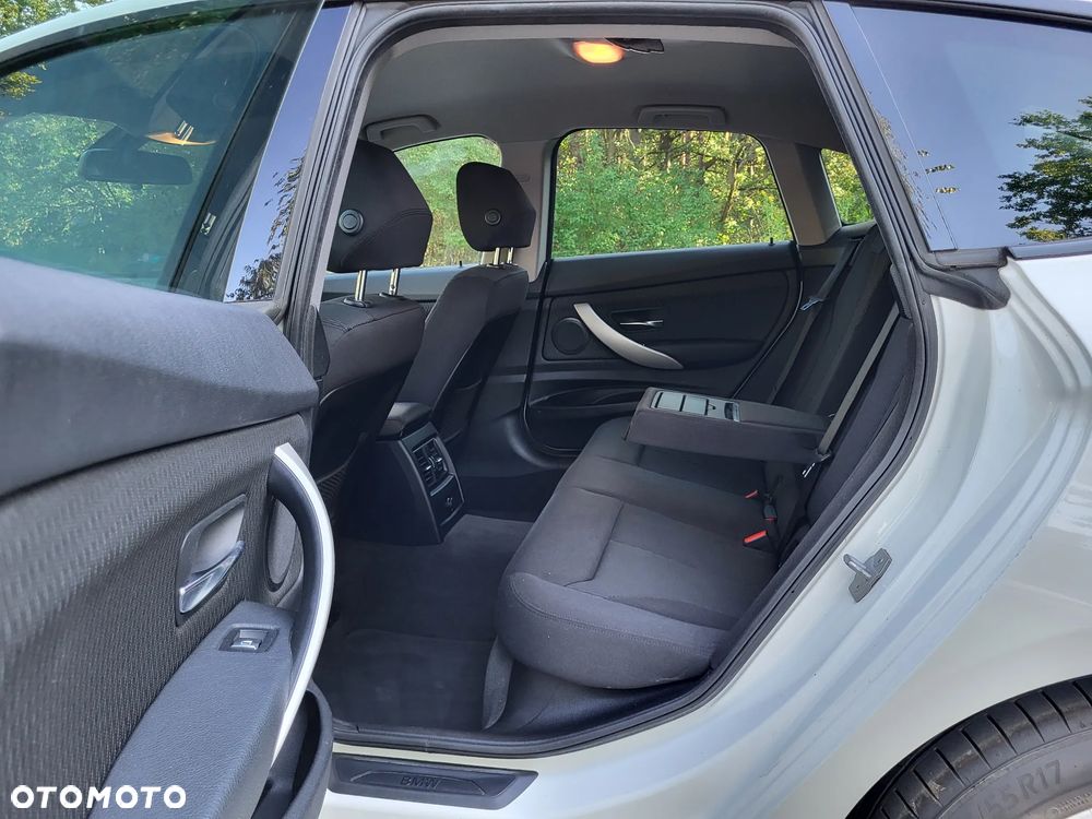 BMW Seria 3 318d Business Edition - 11