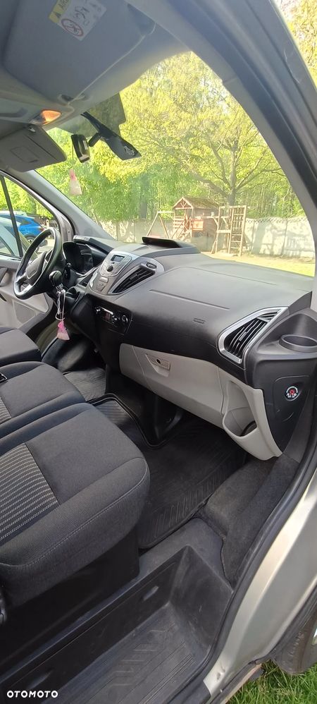 Ford Tourneo Custom - 27