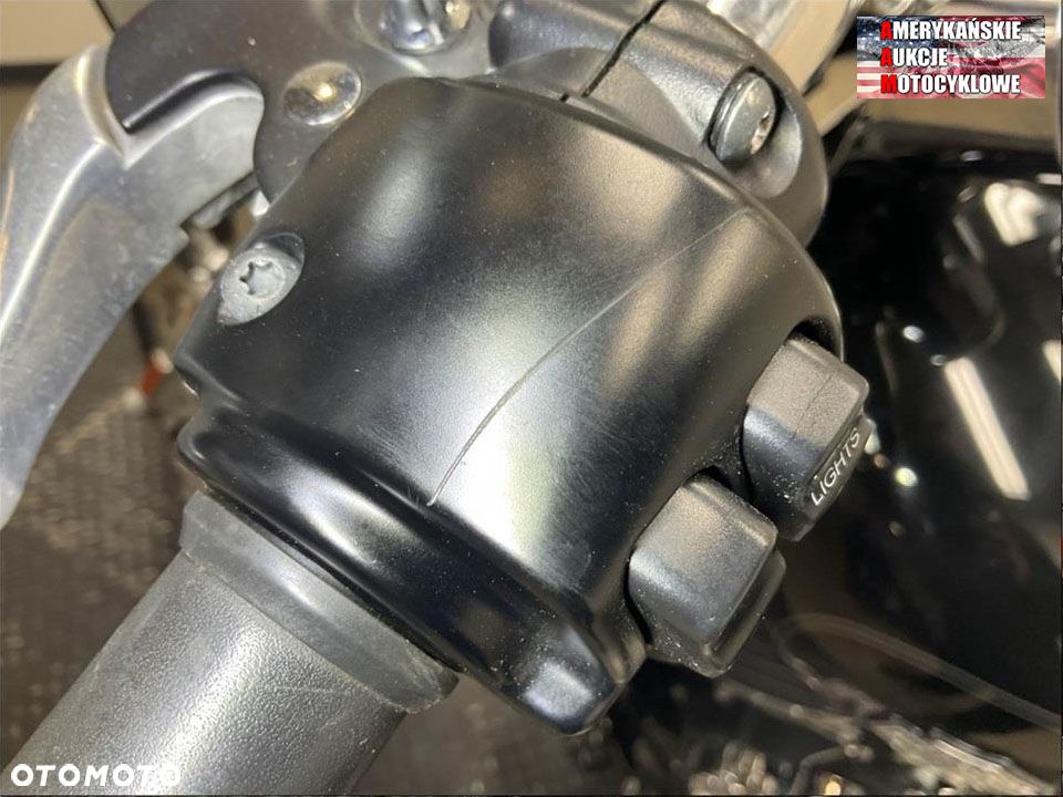 Harley-Davidson Sportster Custom 1200C - 11