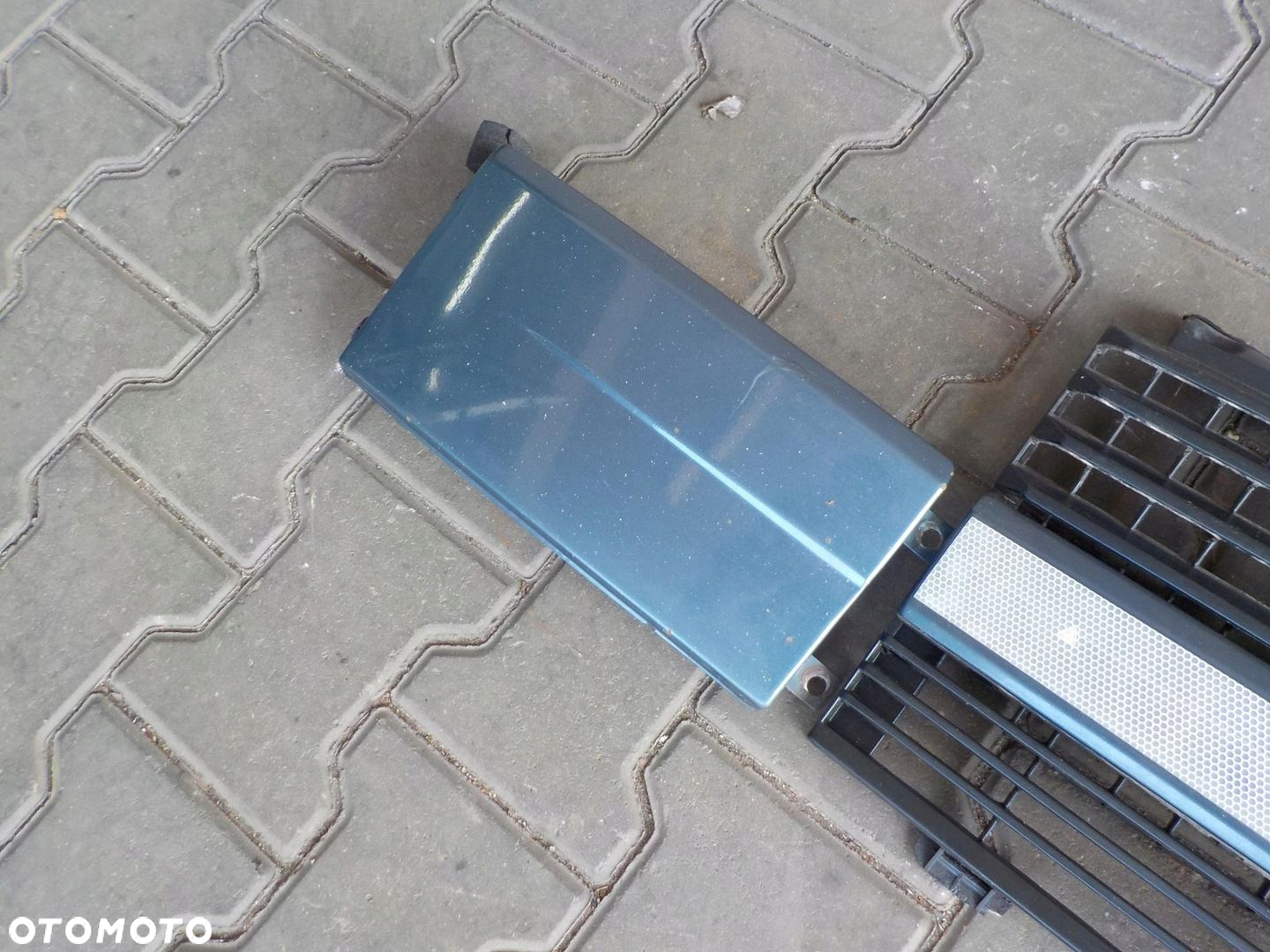 VW T4 90-95 ATRAPA GRILL PAS PRZEDNI - 3