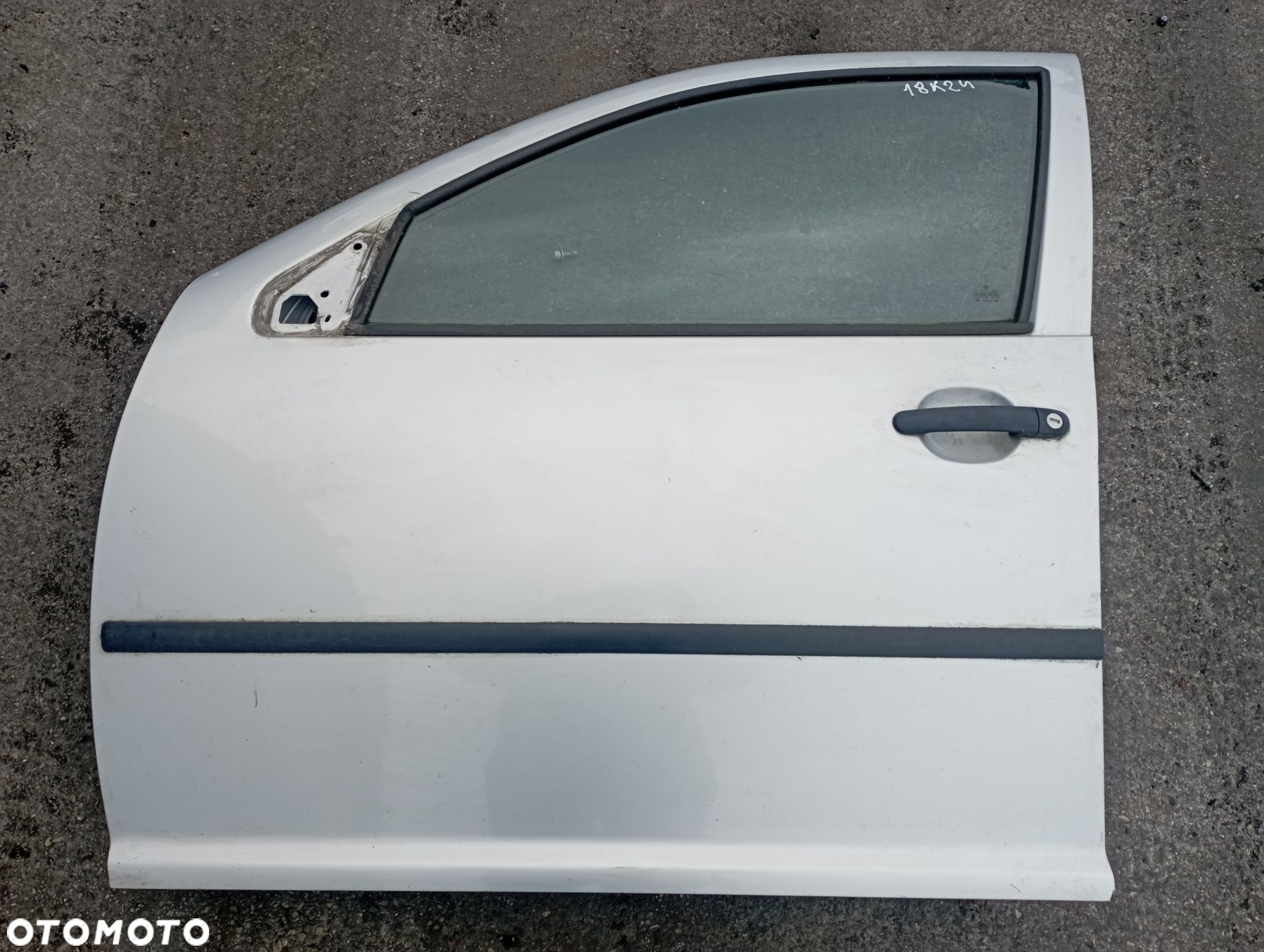 DRZWI LEWY PRZÓD

 VOLKSWAGEN
 BORA LB7 - 2